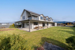 Acheron Homestead - Te Anau Holiday Home, Te Anau